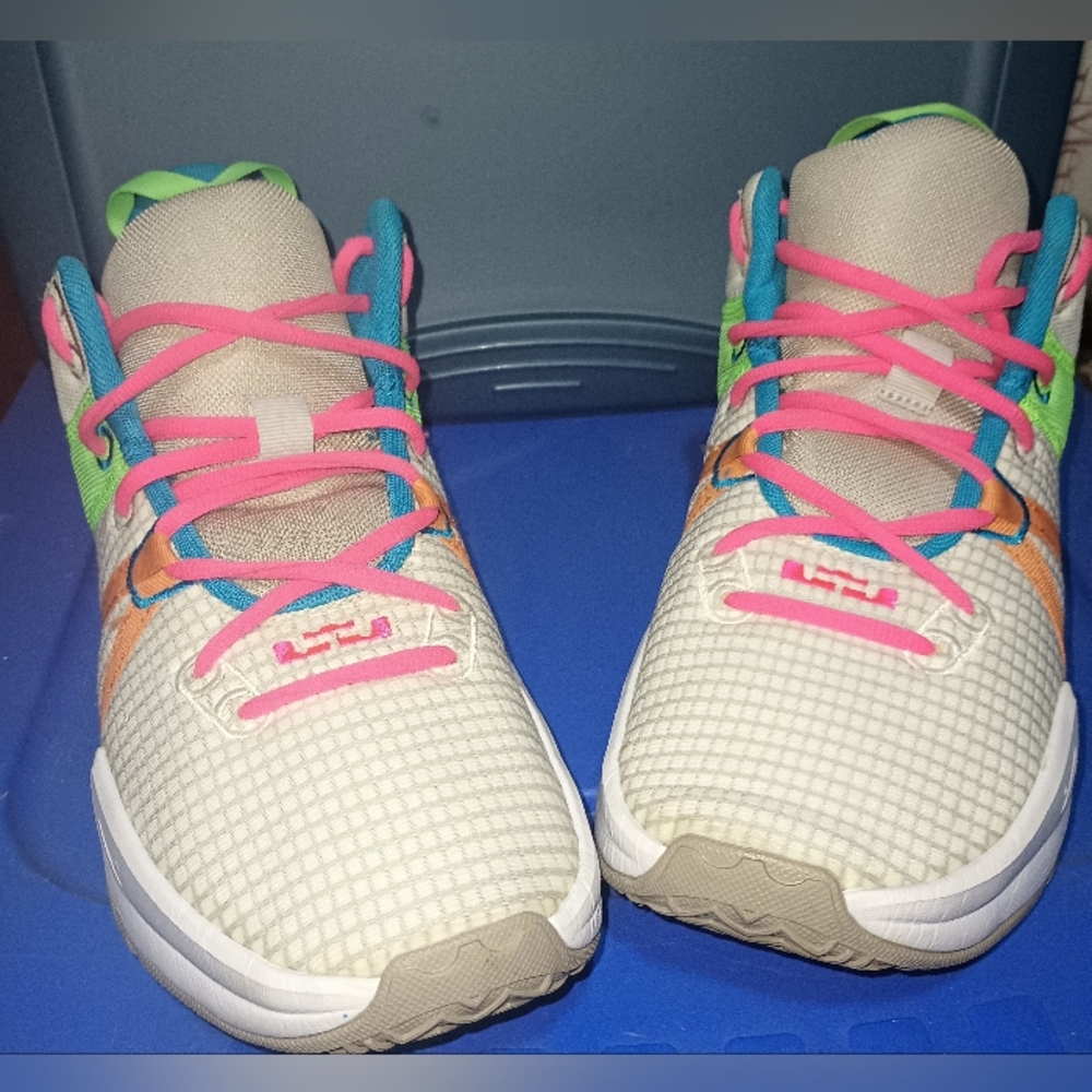 LeBron Witness 7